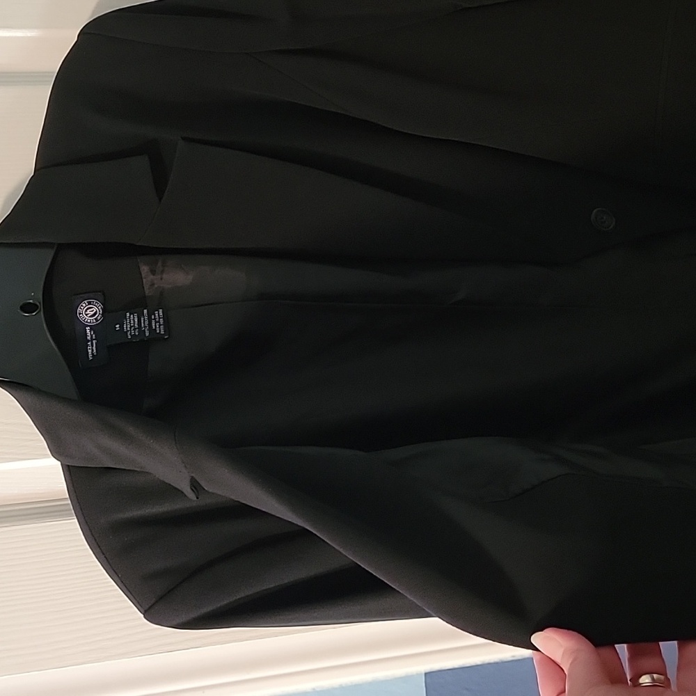 Classic Black Women's Blazer - Picture 3 of 9